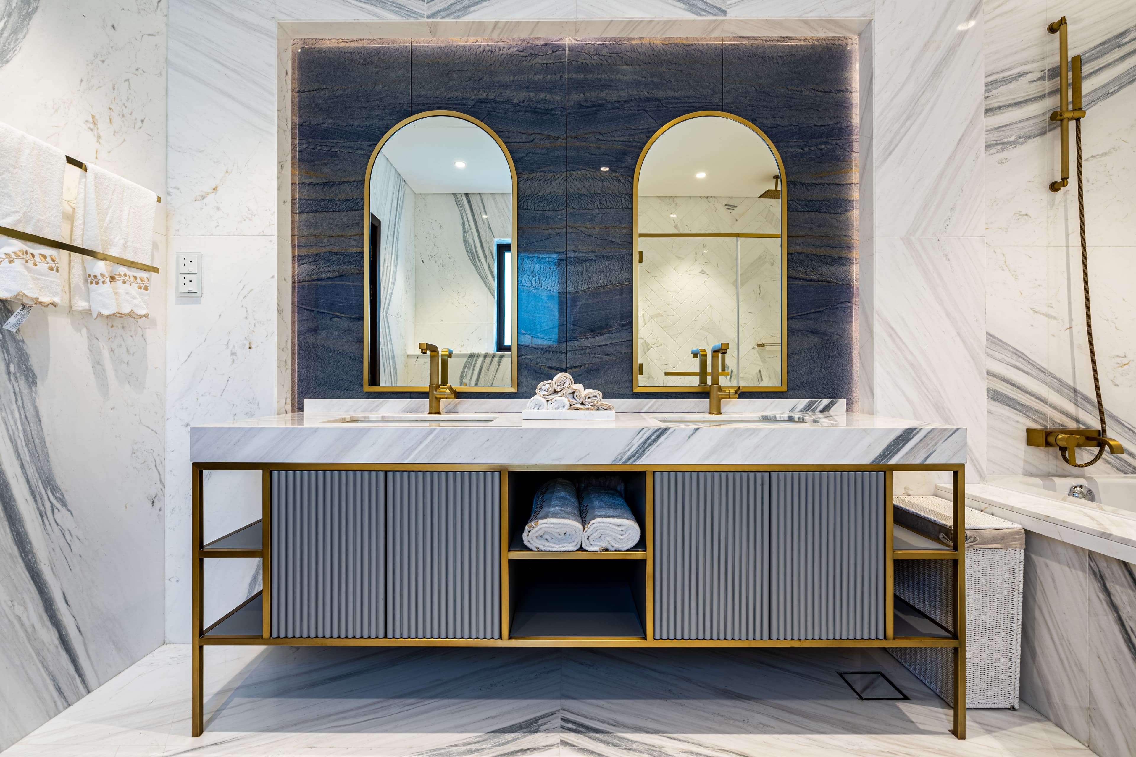 CLUB LOUNGE ADDRESS BOULEVARD - LUXURIOUS FURNITURE interior design project Dubai